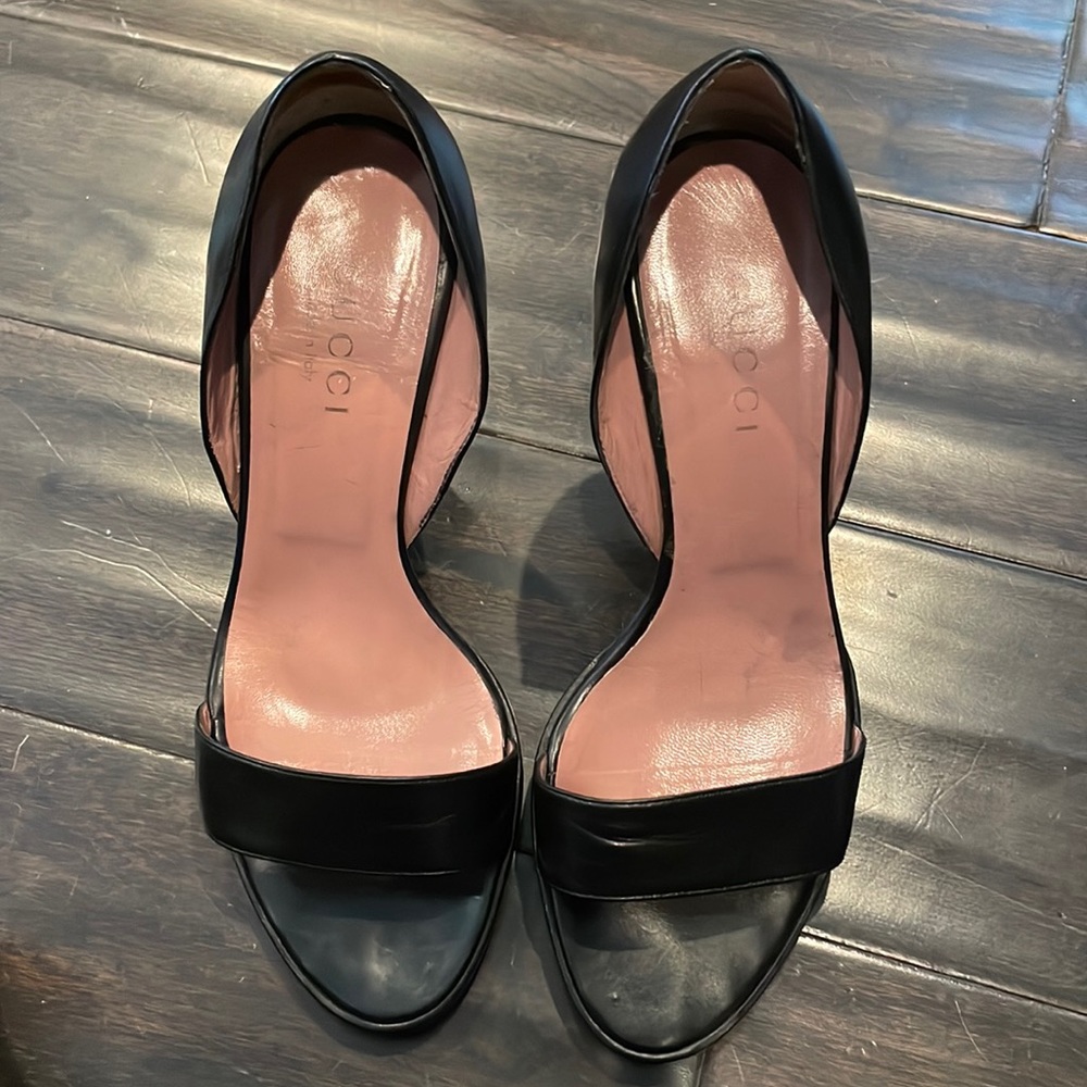 Gucci black leather sandals